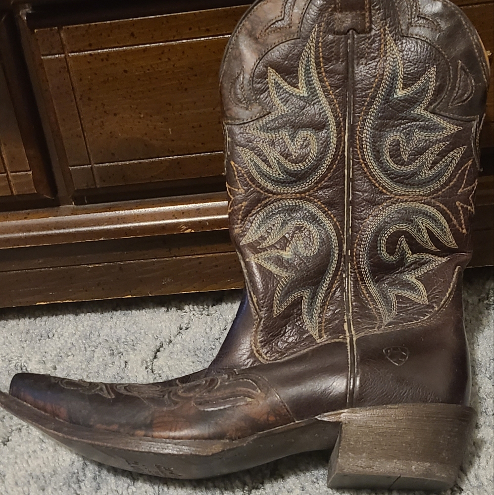 Women's boots size 10 Ariat
